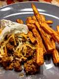 Patata dulce fritas al romero acompañado con carne molida