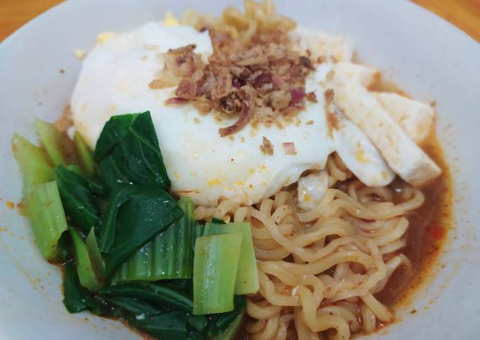 Resep Indomie goreng rendang di-kuah-in (Amunisi perut akhir bulan) yang Lezat