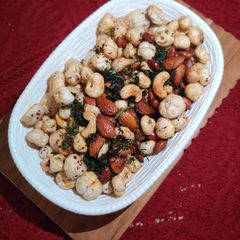 A picture of Makhana Namkeen.
