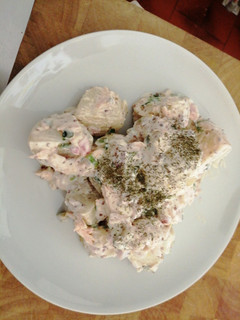 Una foto de Ensalada de papas y salmón