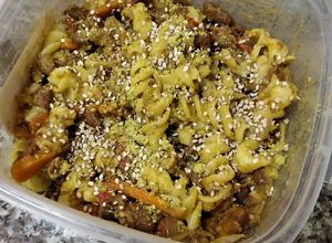 Una foto de Pasta con aduki y verduras salteadas :)