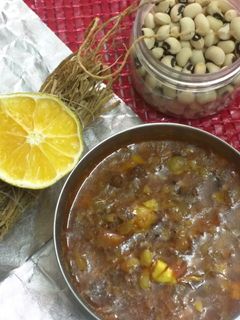 नवरत्न उसळ (navratna usal recipe in marathi) रेसिपी चे मुख्य फोटो
