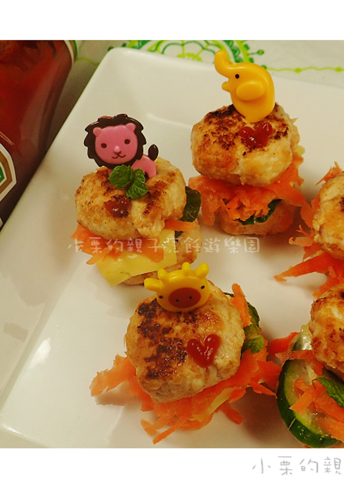 [亨氏番茄醬]鈕釦雞肉漢堡包 的食譜成品照片