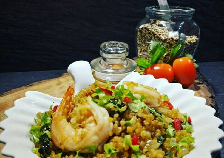 Fried Quinoa with Shrimp 🍤