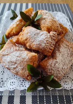 Una foto de Casadielles//dulce de nueces y hojaldre//receta de Asturias