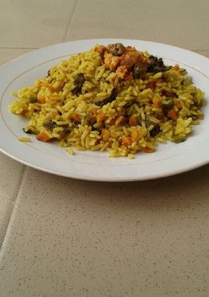 A picture of Simple Fried rice with chopped offal.
