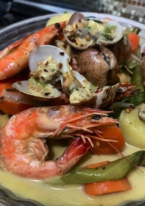 A picture of My Seafoods & Veggies Creamy Green Curry.