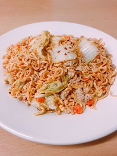 รูปของ มาม่าผัดง่ายมากๆ สไตล์นศ. ต่างแดน