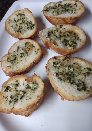 Una foto de Pan de ajo (bien tostado)