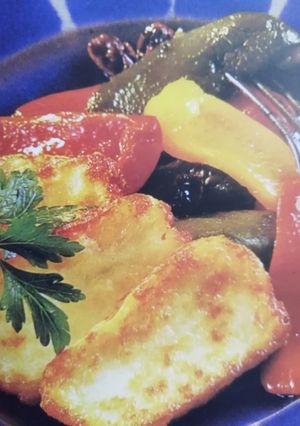Φωτογραφία της συνταγής Ζεστό χαλούμι με ψητές πιπεριές