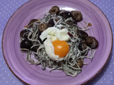 Gulas, setas y huevo poché
