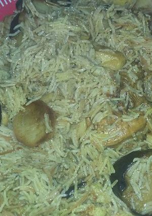 صورة لوصفة مقلوبة الدجاج بالزهرة والباذنجان