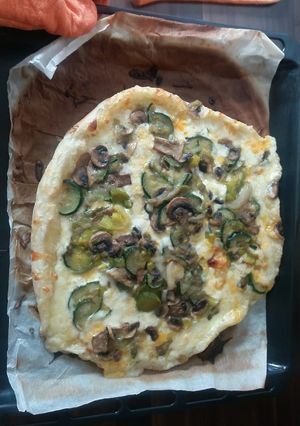 Una foto de Pizza hojaldrada de puerro y champiñones 😋👍