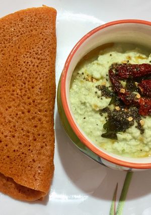 A picture of Carrot dosa & raw mango chutney.