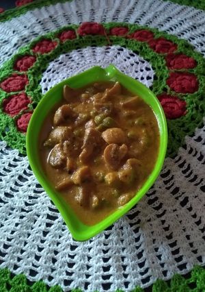 मसाला मशरुम मटर (Masala Mushroom Matar recipe in hindi) रेसिपी मुख्य फोटो