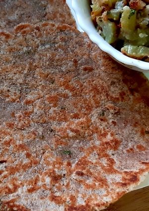 सिंघाड़े के आटे का पराठा (Singhare ke aate ka paratha recipe in Hindi) रेसिपी मुख्य फोटो