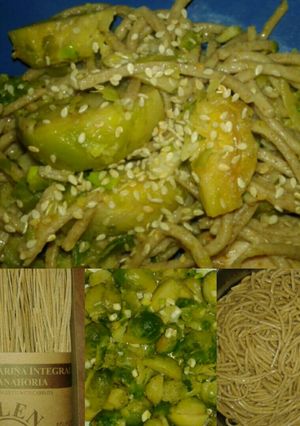Una foto de Tallarines integrales con "pesto" de Brucelas
