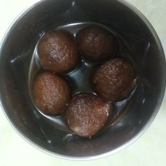 A picture of Palm jaggery gulab jamun.