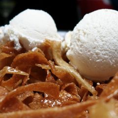 A picture of Honey crispy noodles with ice cream.