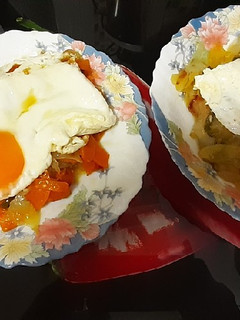 Una foto de Patatas y calabaza a lo pobre con huevo a la plancha