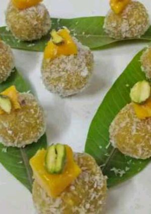A picture of Instant Mango coconut ladoo.