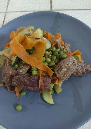 Une photo de Wok de bœuf légumes croquants