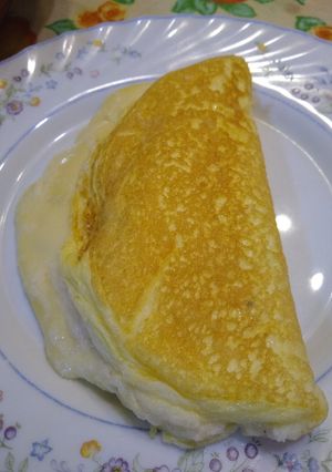 Una foto de Omelette soufflé relleno de queso