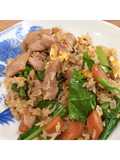 ข้าวผัดหมูนุ่มไส้กรอกสไปซี่