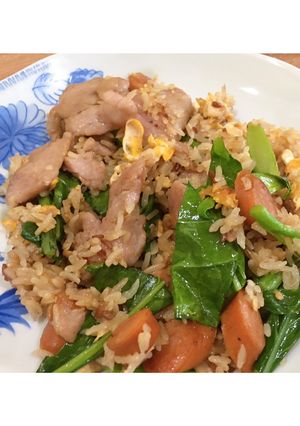 รูปของ ข้าวผัดหมูนุ่มไส้กรอกสไปซี่