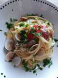 Spaghetti vongole, lupini e cannolicchi con polpa di pomodori 🍝