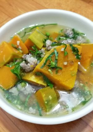 Hình của món Canh bí đỏ thịt bằm.