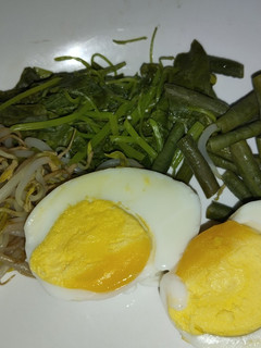 Foto resep Pecel Sayur Telur Rebus (Bumbu Pecel Instan)