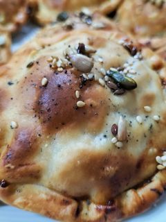 Una foto de Empanadillas de pulled pork con salsa barbacoa en airfryer