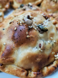 Una foto de Empanadillas de pulled pork con salsa barbacoa en airfryer