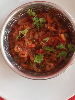 குடைமிளகாய் புளி கறி (Kudaimilakaai pulicurry recipe in tamil) செய்முறை முக்கிய புகைப்படம்