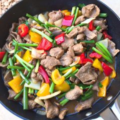 A picture of Stir fried beef.