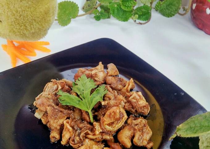 Bagaimana Menyiapkan Tumis Usus Ayam Bawang yang Enak