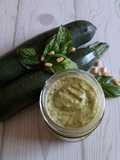 Pesto di zucchine con pinoli e noci