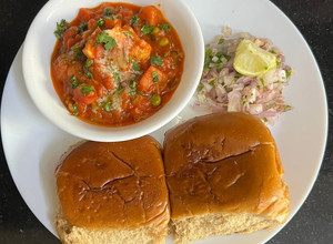 A picture of Khada Pav Bhaji With Grilled Paneer Pieces.