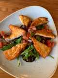 Halloumi com saladinha