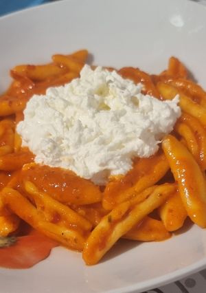 Foto di Strascinati con pomodorini, nduja e stracciatella