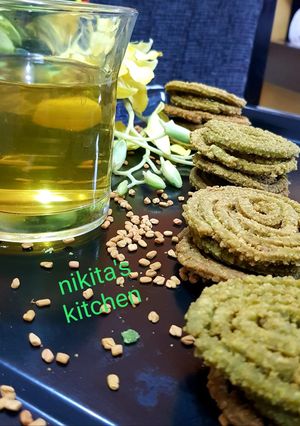 A picture of Spinach Chakli with Fenugreek tea.