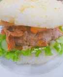 Hamburger Cơm Thịt Bò Bằm Áp Chảo