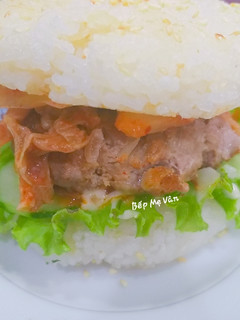 A picture of Pan-Seared Beef Rice Burger.