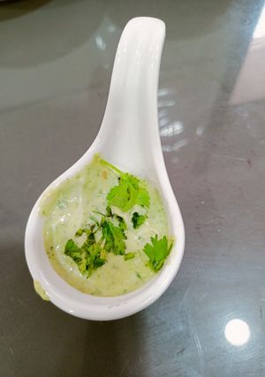मिंट एंड कोरिएंडर ड्रेसिंग (mint and coriander dressing recipe in Hindi) रेसिपी मुख्य फोटो