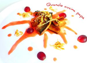 Foto di Filetti di aringa marinati con germogli di soia saltati su salsa d'uva e clementine