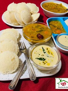 इडली और चटनी (Idli aur chutney recipe in Hindi) रेसिपी मुख्य फोटो