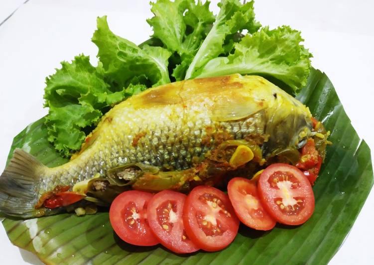 Pais Ikan Mas Isi Nasi