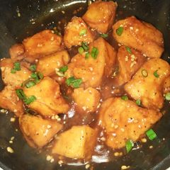 A picture of General Tso Chicken.