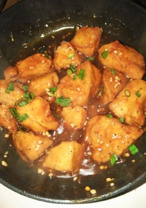 A picture of General Tso Chicken.